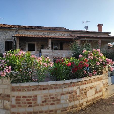 Apartmani Memic 100 M Do Plaze, Apartments Memic Only 100M From Beach Poreč Exterior foto